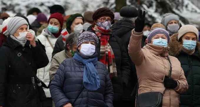 В Минске силовики противостояли бабушкам и дедушкам