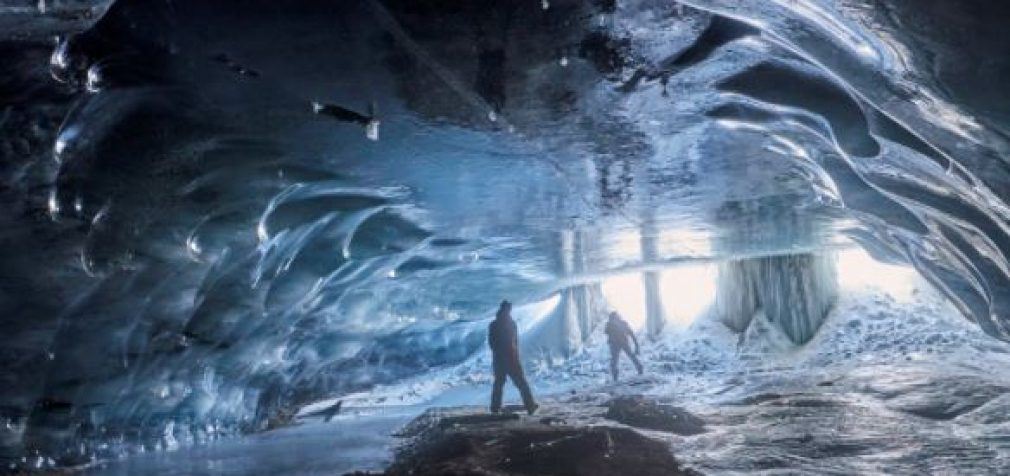 В Швейцарских Альпах для туристов открыли «ледяной храм»