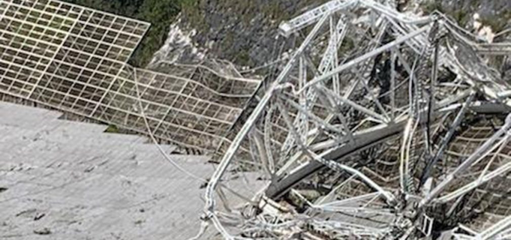 305-метровый телескоп обсерватории Аресибо рухнул на джунгли