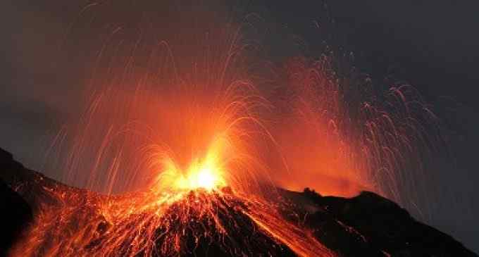 На Сицилии проснулся вулкан «Этна», столб пепла – свыше 5 км