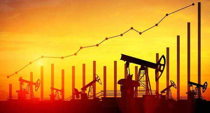 Цены на нефть начали расти на фоне уменьшения запасов