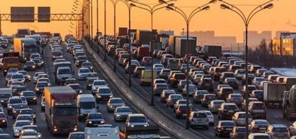 Пробки в Днепре: какие улицы сейчас «стоят»