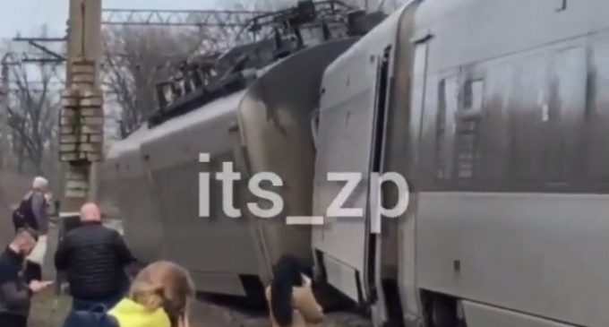 В Днепропетровской области скоростной поезд “Интерсити” сошел с рельсов, – ВИДЕО