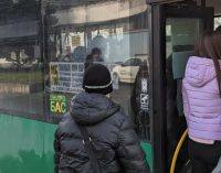 В Днепре из переполненных автобусов выставляли пассажиров