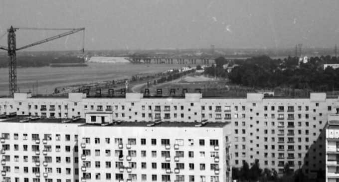 Башенные краны, мост и легендарный карьер: как выглядел “Красный камень” Днепра в 80-е