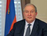 Президент Армении пытается примирить премьера и оппозицию