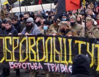В Днепре по центральному проспекту прошла колонна военных