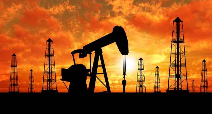 Цены на нефть упали из-за резкого сокращения спроса