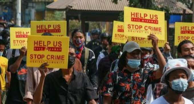 В Мьянме погибли уже 320 участников акций протеста