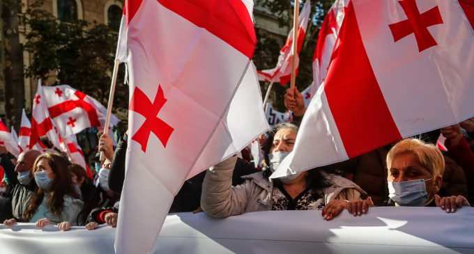 Грузию вновь охватили протесты: оппозиция требует выборов