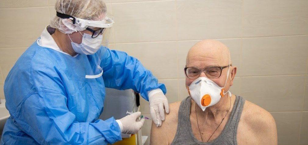Стало известно, сколько человек вакцинировали от COVID-19 на Днепропетровщине
