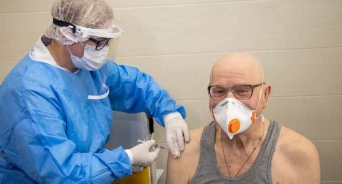 Стало известно, сколько человек вакцинировали от COVID-19 на Днепропетровщине