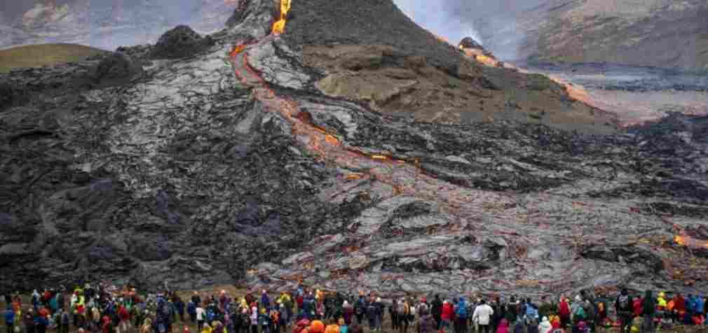 Сосиски-гриль над лавой: вулкан в Исландии привлёк туристов