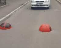 В Днепре жители дома развязали настоящую войну с водителями: подробности