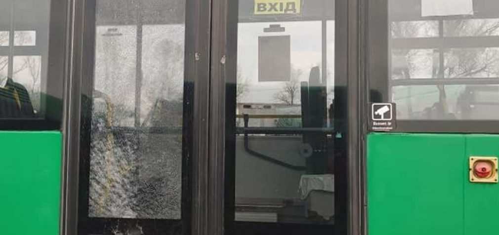 Разбитые окна и двери: в Днепре вандалы уничтожают новые автобусы, – ФОТО