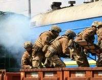 В Днепре СБУ и военные взяли штурмом поезд с “террористами”: подробности