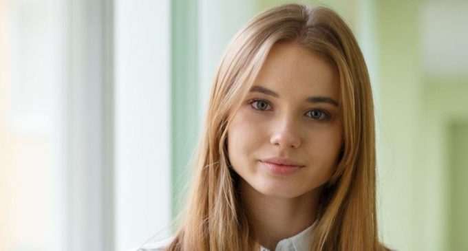 Актриса из Днепра, которая снималась в сериале «Школа», сказала, что хочет сдохнуть в Москве
