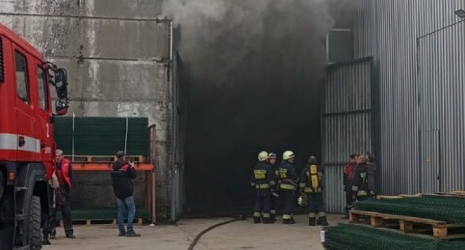 В Днепре произошел огромный пожар на производстве: подробности