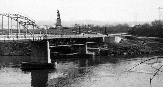 История моста, который скоро останется лишь в памяти днепрян