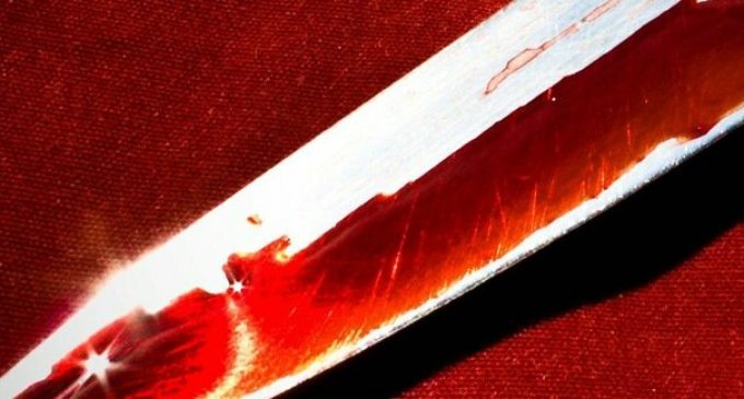 Под Днепром пенсионер хотел покончить жизнь самоубийством: вогнал нож в грудь