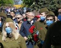 Именные значки и дети в советской форме: в Днепре Вилкул снова превратил праздник в пиар