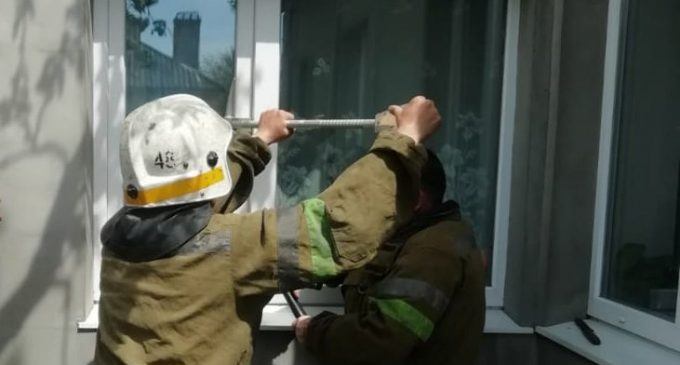 На Днепропетровщине чрезвычайники спасли ребенка который закрылся в доме