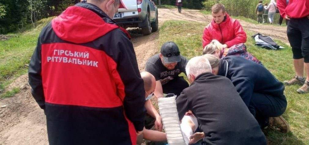 В Карпатах серьезно травмировалась днепрянка: ее транспортировали спасатели