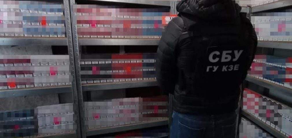 Оборот в 10 миллионов: в Днепре СБУ “накрыла” огромный канал поставок сигарет из “ДНР”