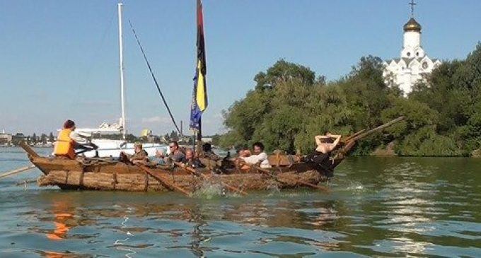 Днепровский казак-кораблестроитель запускает эпические походы на своем судне