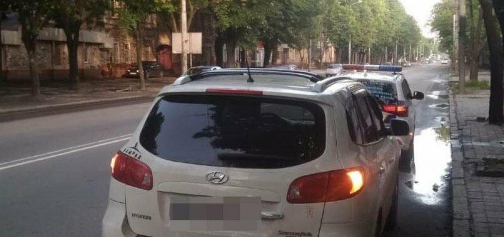 Под Днепром банда вымогателей затолкала мужчину в багажник: требовали выкуп