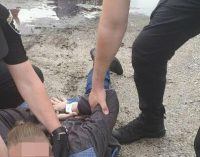 Под Днепром мужчина шантажировал коллегу и требовал деньги за “компромат”