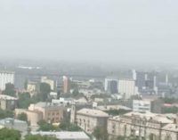 Весь город Днепр укутала белая дымка: что случилось