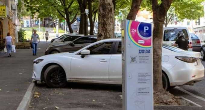 В Днепре новые тарифы на парковку: узнай, где придется заплатить больше