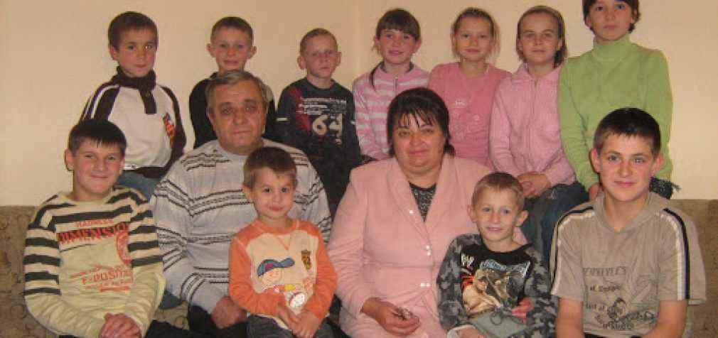 Семья из Новомосковска взяла под опеку 48 детей