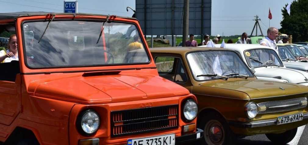 Обновленную трассу Днепр-Кривой Рог протестировали старые автомобили, – ФОТО, ВИДЕО