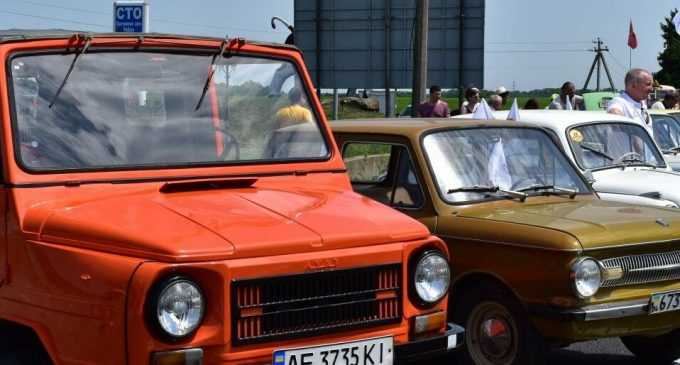Обновленную трассу Днепр-Кривой Рог протестировали старые автомобили, – ФОТО, ВИДЕО