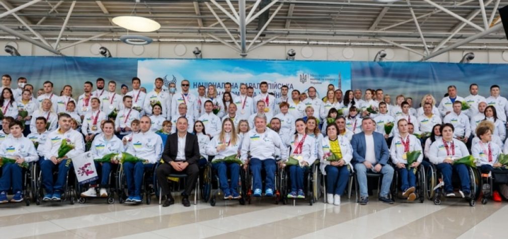 Українські атлети повернулися з Токіо, де триває церемонія закриття Паралімпіади