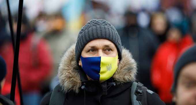 Карантин в Україні продовжують посилювати. Хто в “червоній” зоні