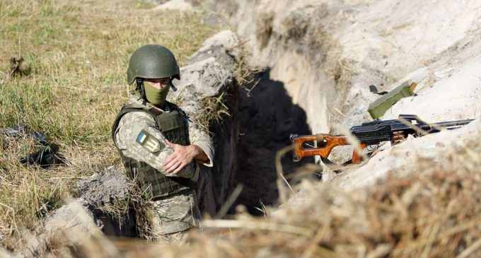 Стріляли із забороненої зброї. Бойовики тричі порушили “тишу” на Донбасі