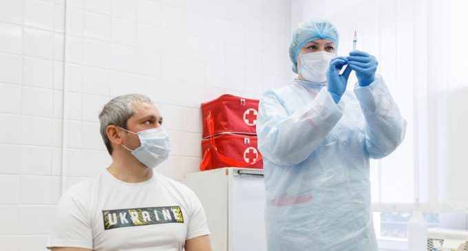 Рекордна кількість українців щепилися від COVID-19 за останню добу