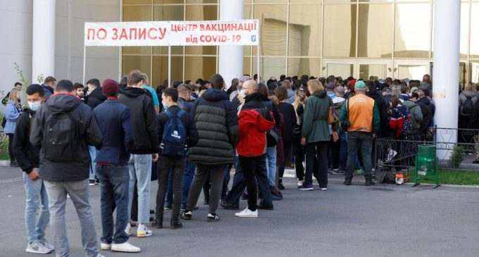 Два дні до локдауну. Де можна вакцинуватися в Києві