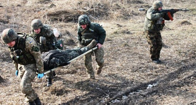 Бойовики на Донбасі посилили обстріли, б’ють з артилерії: один боєць загинув, один поранений