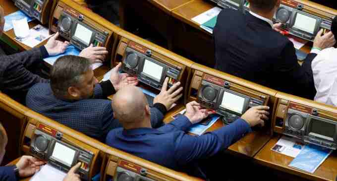 Позачергове засідання Ради у вівторок: Стефанчук підписав розпорядження