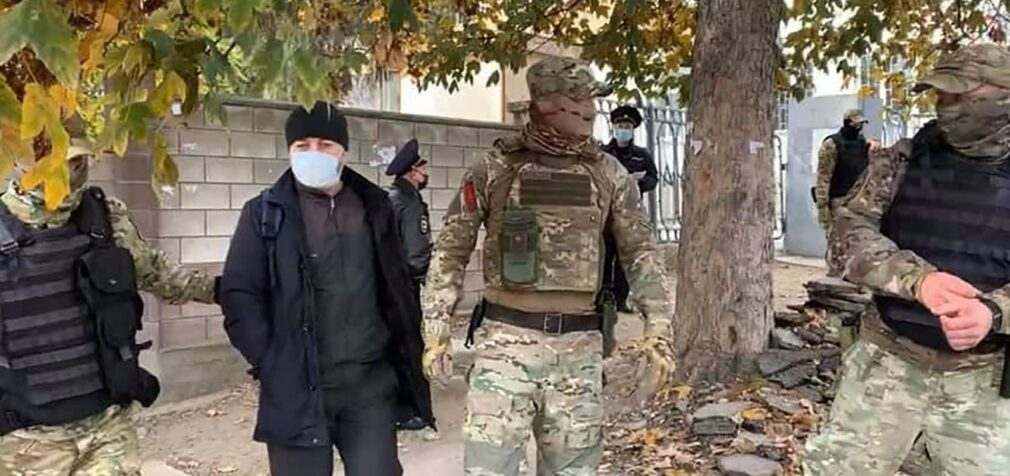 Під судом у Сімферополі сталось масове затримання кримських татар