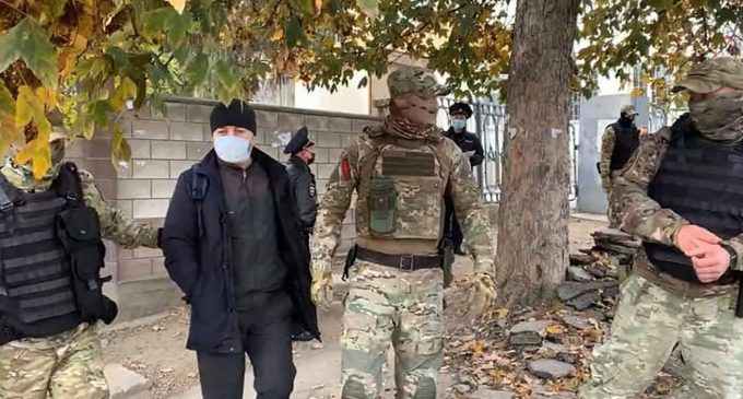 Під судом у Сімферополі сталось масове затримання кримських татар