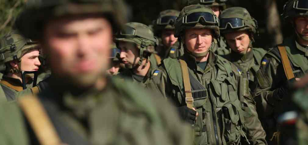На Донбасі поранили українського військового