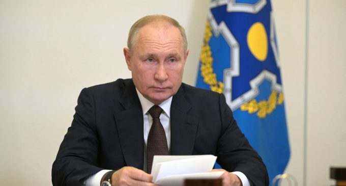 Путін про корабель США в Чорному морі: можемо подивитися на нього в бінокль або приціл