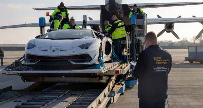 Lamborghini та Rolls-Royce: Україна передала Німеччини елітні авто міжнародних шахраїв