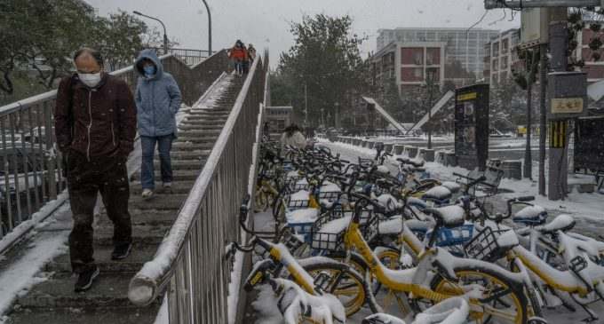 Китай накрив рекордний снігопад: є загиблий та понад 5600 постраждалих