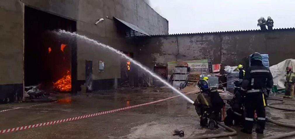 У Росії горить військова частина